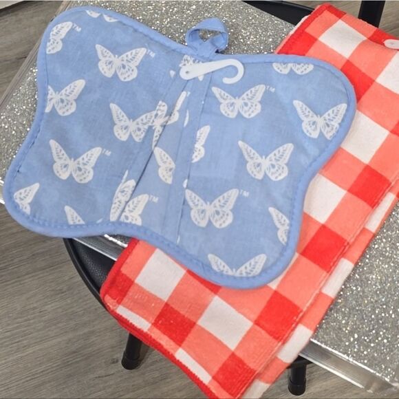 Dolly Parton Checkered Kitchen Towel and Pot Holder Set - Picture 9 of 9